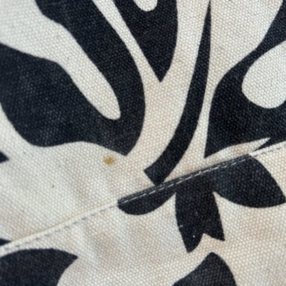 Island Breeze Hawaiian Black Floral Beach Tote and Crossbody Bag - Picture 7 of 8